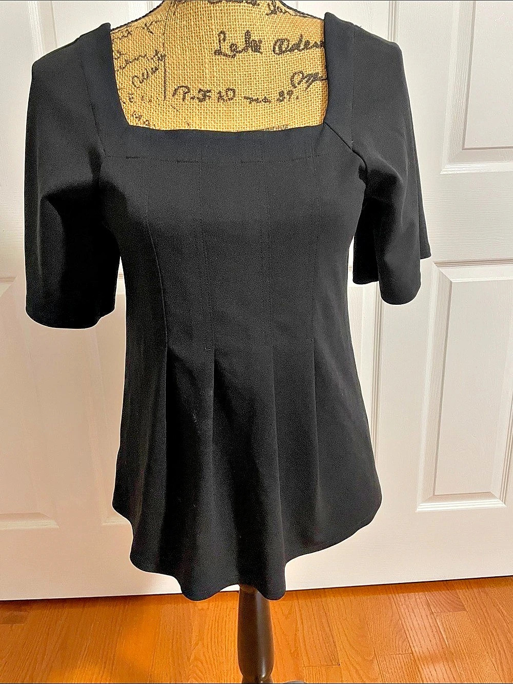 EUC - Ann Taylor Square Neck Top